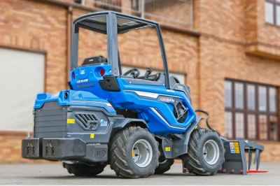 Мини-погрузчик MULTIONE 8.4 SK Stage 3 (Премиум) (1470 кг, высота подъема 2980 мм, двигатель Kubota V1505 37,5 л.с., гидропоток 70 л/мин). Изображение №7