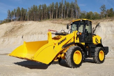 Фронтальный погрузчик RUNMAX 982E. Изображение №1