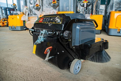Ручная аккумуляторная подметальная машина TOR A100. Изображение №3