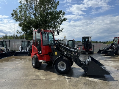 Мини погрузчик с телескопической стрелой QUADTRAC WL40T EVO (1000 кг, высота подъема 3400 мм, шарнирно-сочлененная рама). Изображение №4