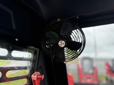 Мини погрузчик с бортовым поворотом QUADTRAC SSL85. Изображение №25