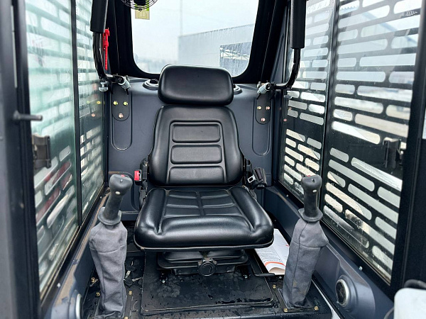 Фото колесный мини погрузчик xtrac s9 (950 кг) на сайте www.kiit.ru в интернет-каталоге КИИТ ☎ +7(800) 707-07-45 Изображение №10