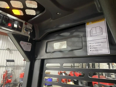 Мини погрузчик QUADTRAC SSL85. Изображение №10