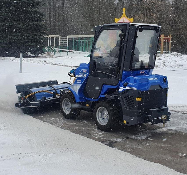 Фото  мини-погрузчик multione 5.3k id (premium) (1030 кг, высота подъема 2,75 м, двигатель kubota d1305, гидропоток 60 л/мин) на сайте www.kiit.ru в интернет-каталоге КИИТ ☎ +7(800) 707-07-45 Изображение №6