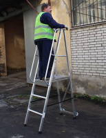 Фото передвижная лестница с рабочей платформой megal лпфва н=2,0-3 на сайте www.kiit.ru в интернет-каталоге КИИТ ☎ +7(800) 707-07-45 Изображение №2