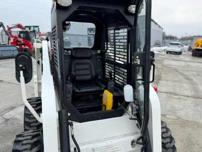 Мини погрузчик с бортовым поворотом XTRAC S8 (850 кг). Изображение №14