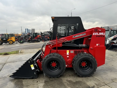 Колесный мини погрузчик с бортовым поворотом QUADTRAC SSL95JMAX. Изображение №9