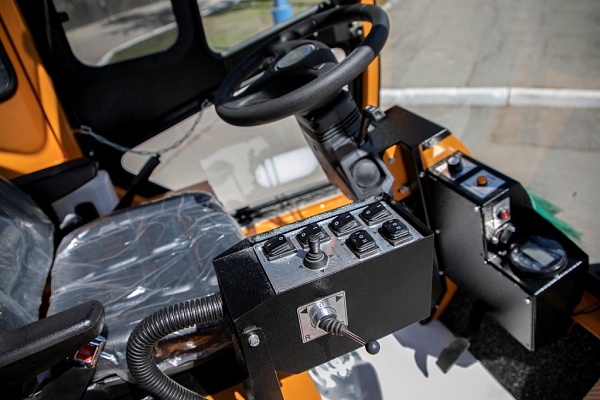 Фото подметально-уборочная машина sweeper ммк-1000 на сайте www.kiit.ru в интернет-каталоге КИИТ ☎ +7(800) 707-07-45 Изображение №9