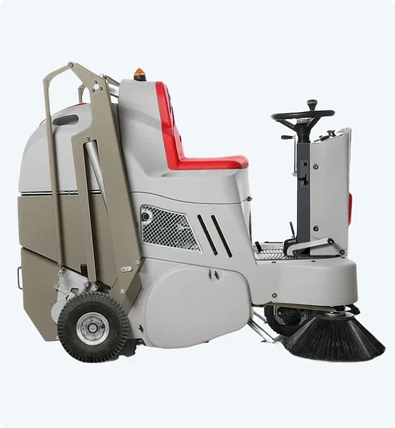 Фото подметальная машина с сиденьем comac cs 800h  (двигатель двс) на сайте www.kiit.ru в интернет-каталоге КИИТ ☎ +7(800) 707-07-45 Изображение №2