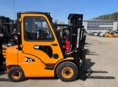 Автопогрузчик Hangcha CPCD25-XRW10: дизельный погрузчик 2.5 т с японским двигателем и АКПП. Изображение №3