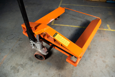Гидравлическая тележка TOR ZT 2.5T - 1150*1150 для рулонов. Изображение №6