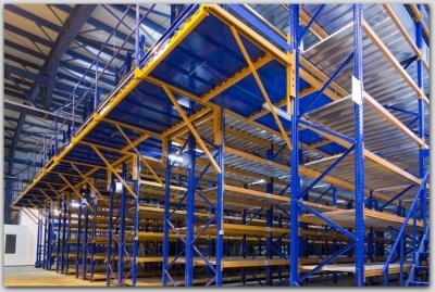 Мезонинные стеллажи на базе фронтальных металлических стеллажей. Изображение №1