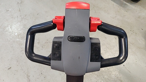 Фото штабелер с литиевой акб ep esl122 на сайте www.kiit.ru в интернет-каталоге КИИТ ☎ +7(800) 707-07-45 Изображение №8