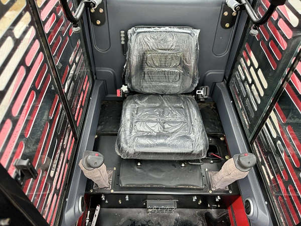 Фото мини погрузчик с бортовым поворотом quadtrac ssl85 на сайте www.kiit.ru в интернет-каталоге КИИТ ☎ +7(800) 707-07-45 Изображение №22