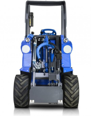 Мини-погрузчик MULTIONE 5.2K (820 кг, высота подъема 2,75 м, двигатель Kubota D902). Изображение №6