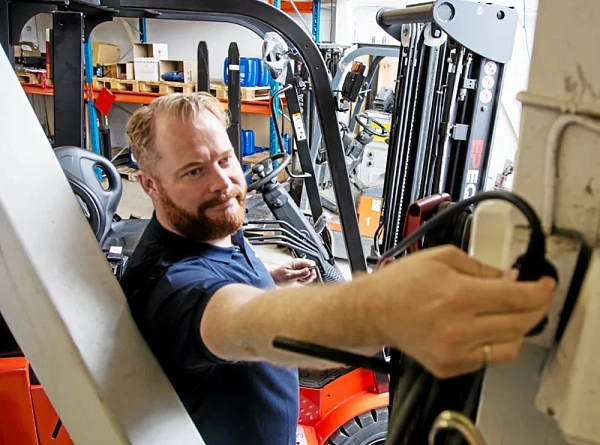 Фото электрический погрузчик ep cpd18f8 на сайте www.kiit.ru в интернет-каталоге КИИТ ☎ +7(800) 707-07-45 Изображение №5