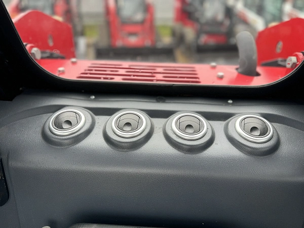 Фото мини погрузчик с бортовым поворотом quadtrac ssl85 на сайте www.kiit.ru в интернет-каталоге КИИТ ☎ +7(800) 707-07-45 Изображение №24