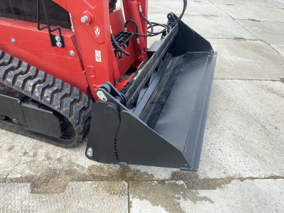 Гусеничный мини погрузчик с бортовым поворотом QUADTRAC CTL135. Изображение №8