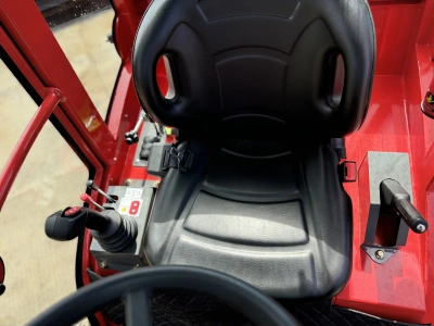 Мини погрузчик с телескопической стрелой QUADTRAC WL40T EVO (1000 кг, высота подъема 3400 мм, шарнирно-сочлененная рама). Изображение №17