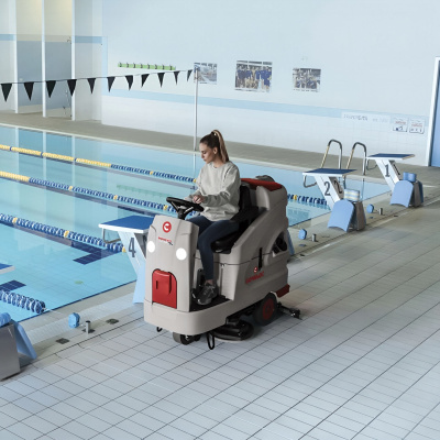 Поломоечная машина с сиденьем оператора COMAC INNOVA 85B Comfort, литий 144 Ач. Изображение №4