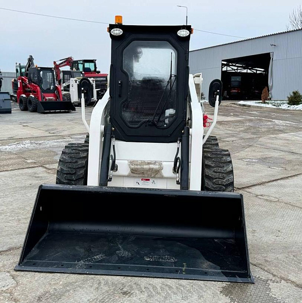 Фото колесный мини погрузчик xtrac s9 (950 кг) на сайте www.kiit.ru в интернет-каталоге КИИТ ☎ +7(800) 707-07-45 Изображение №6