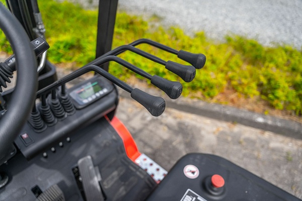 Фото электрический погрузчик ep cpd18f8 на сайте www.kiit.ru в интернет-каталоге КИИТ ☎ +7(800) 707-07-45 Изображение №18