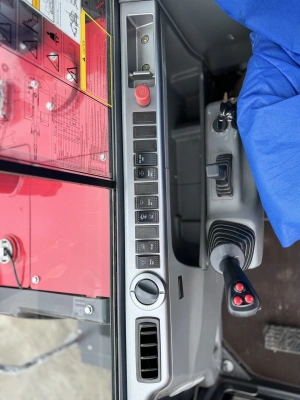 Гусеничный мини-экскаватор с кабиной QUADTRAC EX60. Изображение №19