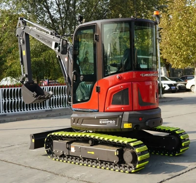 Мини экскаватор с отапливаемой кабиной QUADTRAC EX40 PRO. Изображение №6