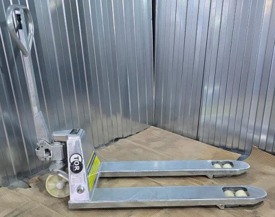 Гидравлическая тележка оцинкованная 2500 кг 1150 мм нейлоновые колеса TOR WH-25G. Изображение №1