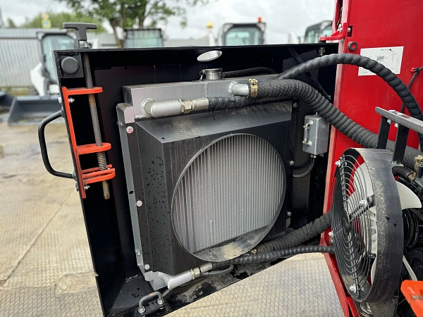 Фото мини погрузчик с бортовым поворотом quadtrac ssl85 на сайте www.kiit.ru в интернет-каталоге КИИТ ☎ +7(800) 707-07-45 Изображение №21