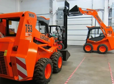 Мини-погрузчик Locust L753 (750 кг, высота подъема 3250 мм, двигатель Perkins 49 л.с.). Изображение №5