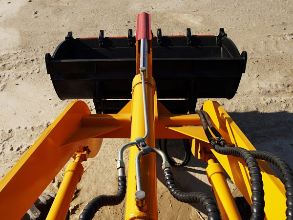 Фото фронтальный погрузчик amur dk620m на сайте www.kiit.ru в интернет-каталоге КИИТ ☎ +7(800) 707-07-45 Изображение №6