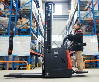 Штабелер с откидной платформой оператора EP ES16-RS. Изображение №3