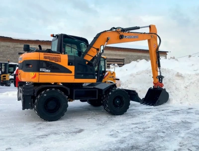 Колёсный экскаватор QUADTRAC E130WH (125 л.с., 0,6 м³, гидравлика REXROTH, КПП HST-автомат). Изображение №8