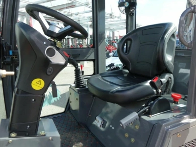 Электрический мини-погрузчик QUADTRAC EcoMax25 (1000 кг, высота подъема 2900 мм, Li-Ion АКБ). Изображение №9