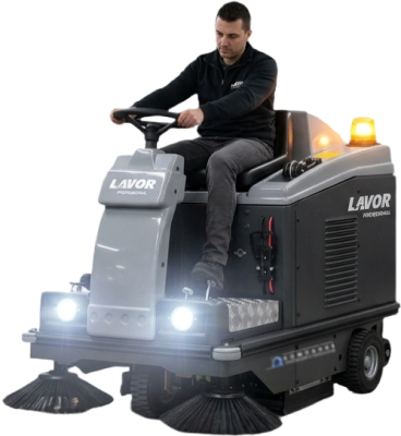 Аккумуляторная подметальная машина LAVOR Professional SWL R1000 ET (1230 мм, 6200 м2/ч, бак 115 л, 24 В). Изображение №1