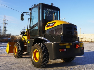 Фронтальный погрузчик RUNMAX 770E. Изображение №4