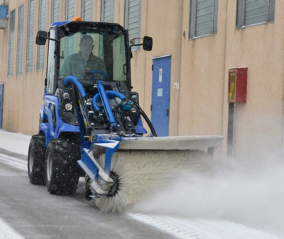 Мини-погрузчик MULTIONE 6.3iDs (1000 кг, высота подъема 2920 мм, двигатель Kohler 25 л.с., гидропоток 60 л/мин). Изображение №6