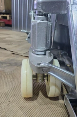 Гидравлическая тележка оцинкованная 2500 кг 1150 мм нейлоновые колеса TOR WH-25G. Изображение №5