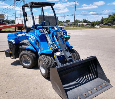 Мини-погрузчик MULTIONE 5.2K id (Premium) (820 кг, высота подъема 2,75 м, двигатель Kubota D902, гидропоток 42 л/мин). Изображение №6