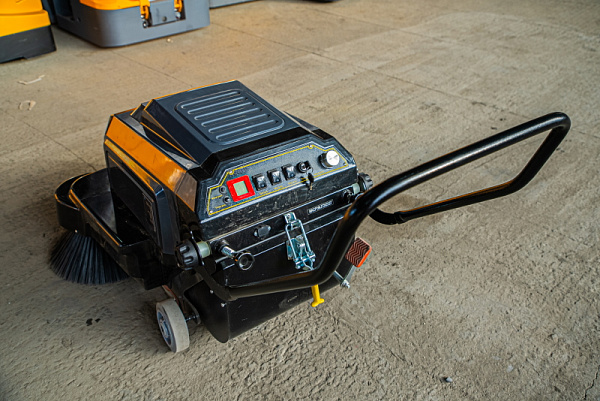 Фото ручная аккумуляторная подметальная машина tor a100 на сайте www.kiit.ru в интернет-каталоге КИИТ ☎ +7(800) 707-07-45 Изображение №12