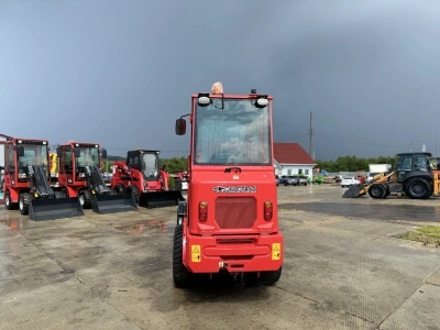 Мини погрузчик с телескопической стрелой QUADTRAC WL40T EVO (1000 кг, высота подъема 3400 мм, шарнирно-сочлененная рама). Изображение №23