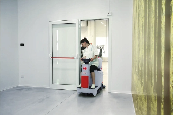 Фото поломоечная машина comac innova 55b на сайте www.kiit.ru в интернет-каталоге КИИТ ☎ +7(800) 707-07-45 Изображение №4