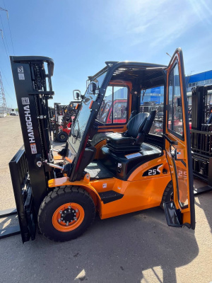 Автопогрузчик Hangcha CPCD25-XRW10: дизельный погрузчик 2.5 т с японским двигателем и АКПП. Изображение №8