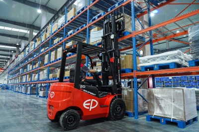 Вилочный электропогрузчик с кабиной EP EFL203 2W300. Изображение №8