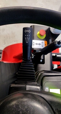 Вилочный электропогрузчик EP EFL302 Li-ion 3000 кг 6 метров. Изображение №7