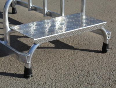  Монтажная подставка MEGAL (тип 1) 4 ступени с двумя поручнями 050404 (2,8 м, 4 ступени, 150 кг). Изображение №5