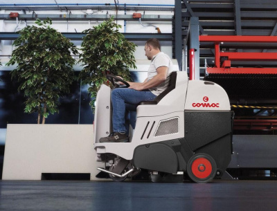 Аккумуляторная подметальная машина с сиденьем COMAC CS 700B. Изображение №12