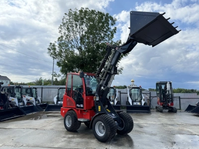 Мини погрузчик с телескопической стрелой QUADTRAC WL40T EVO (1000 кг, высота подъема 3400 мм, шарнирно-сочлененная рама). Изображение №7