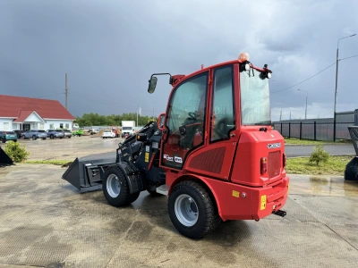 Мини погрузчик с телескопической стрелой QUADTRAC WL40T EVO (1000 кг, высота подъема 3400 мм, шарнирно-сочлененная рама). Изображение №5